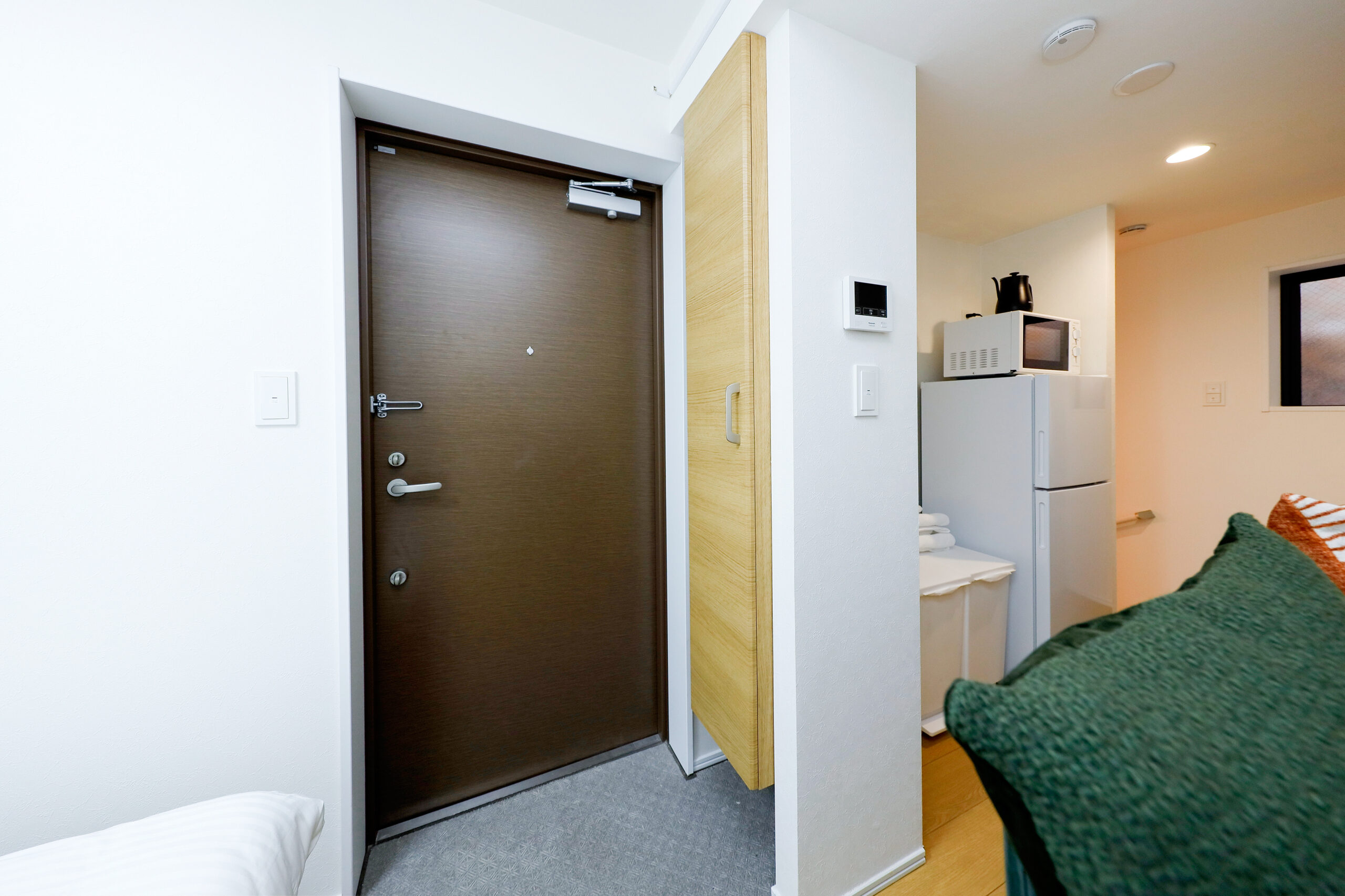 Oakville 根津_玄関