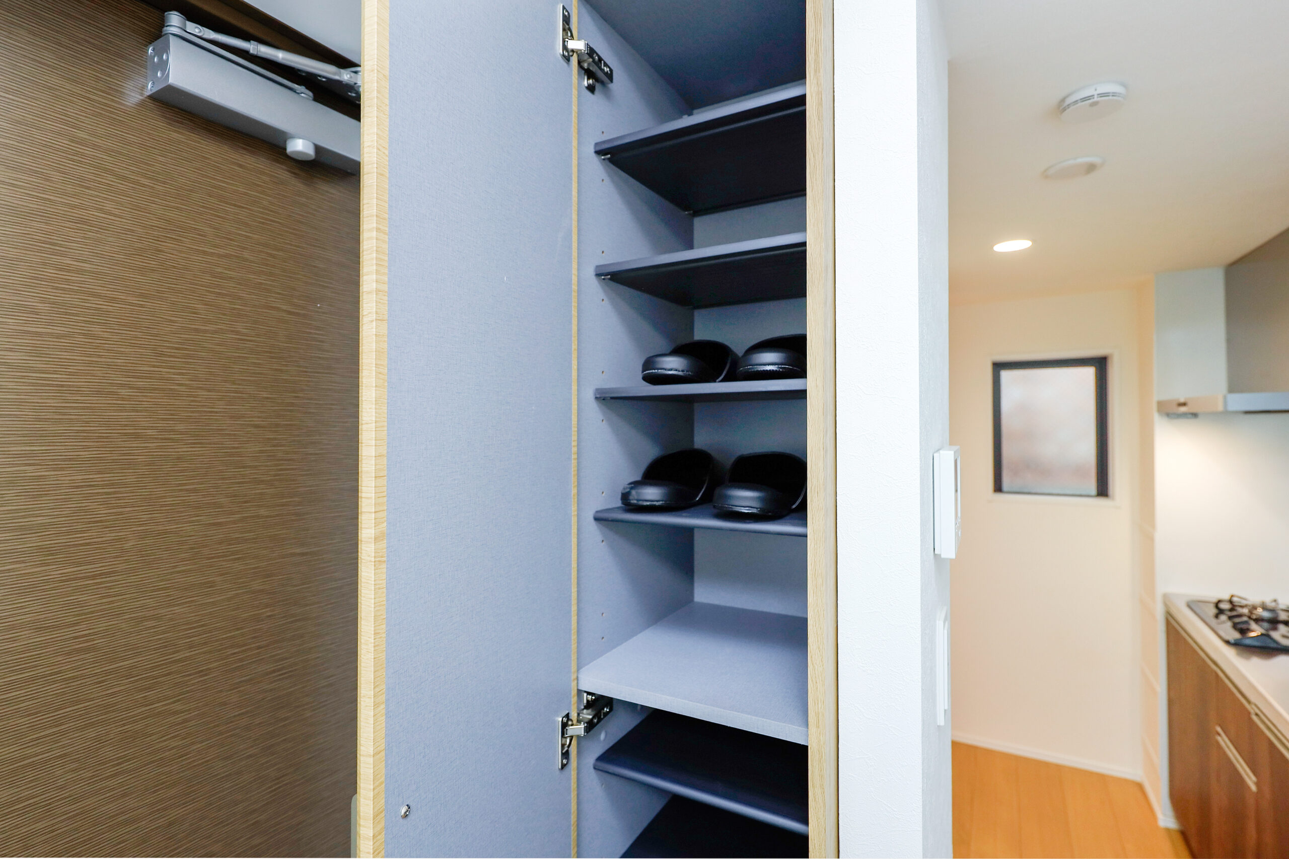 Oakville 根津_玄関