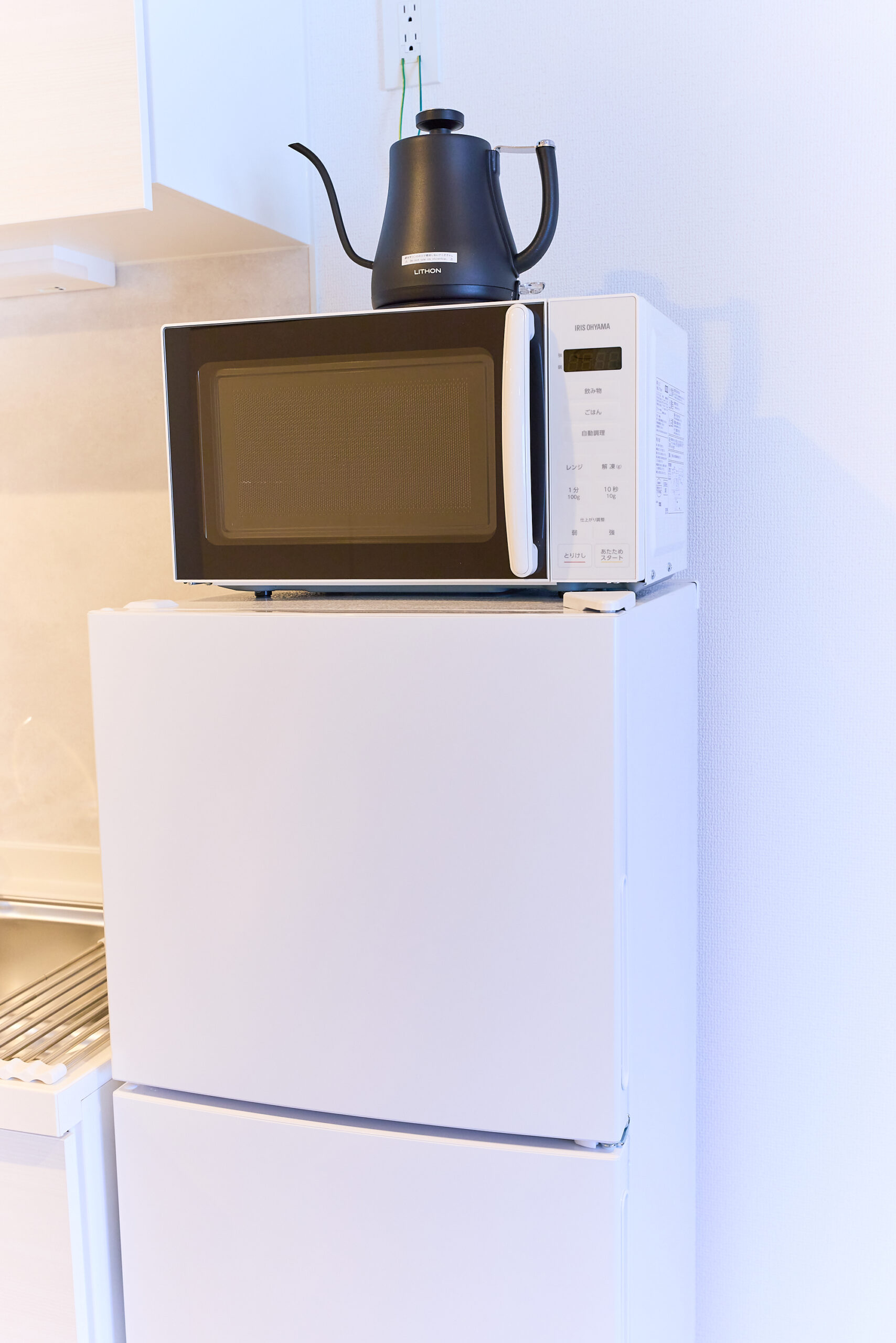 VORT山吹町レジデンス801_冷蔵庫、電子レンジ、電気ケトル